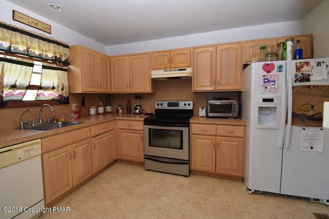 5033 Pine Ridge Road East Stroudsburg, PA 18302 - Photo 12 of 21 kitchen