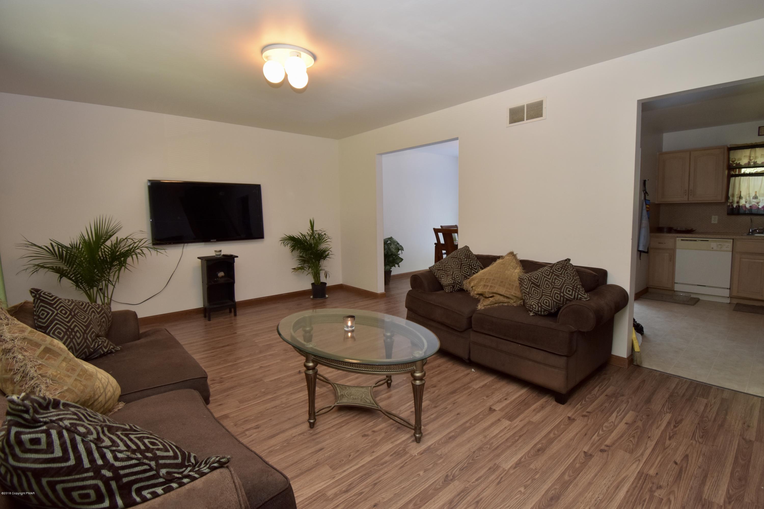 5033 Pine Ridge Road East Stroudsburg, PA 18302 - Photo 8 of 21 living room