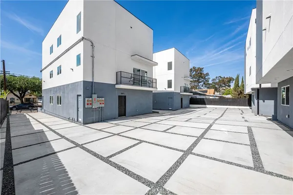 $4,050 | 644 North Boyle, Los Angeles, CA 90033