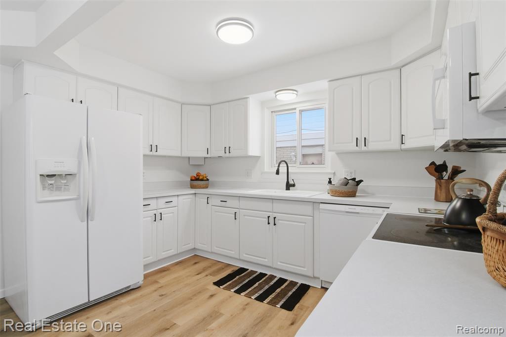 2811 Rhodes Drive Troy, MI 48083 - Photo 17 of 42 Gallery Image 17