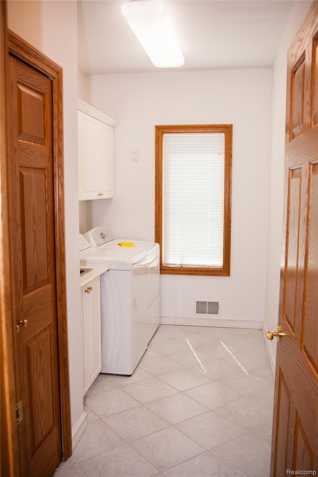 5860 Sandhill Road Almont, MI 48003 - Photo 12 of 47 5860-Sandhill-0012.jpg