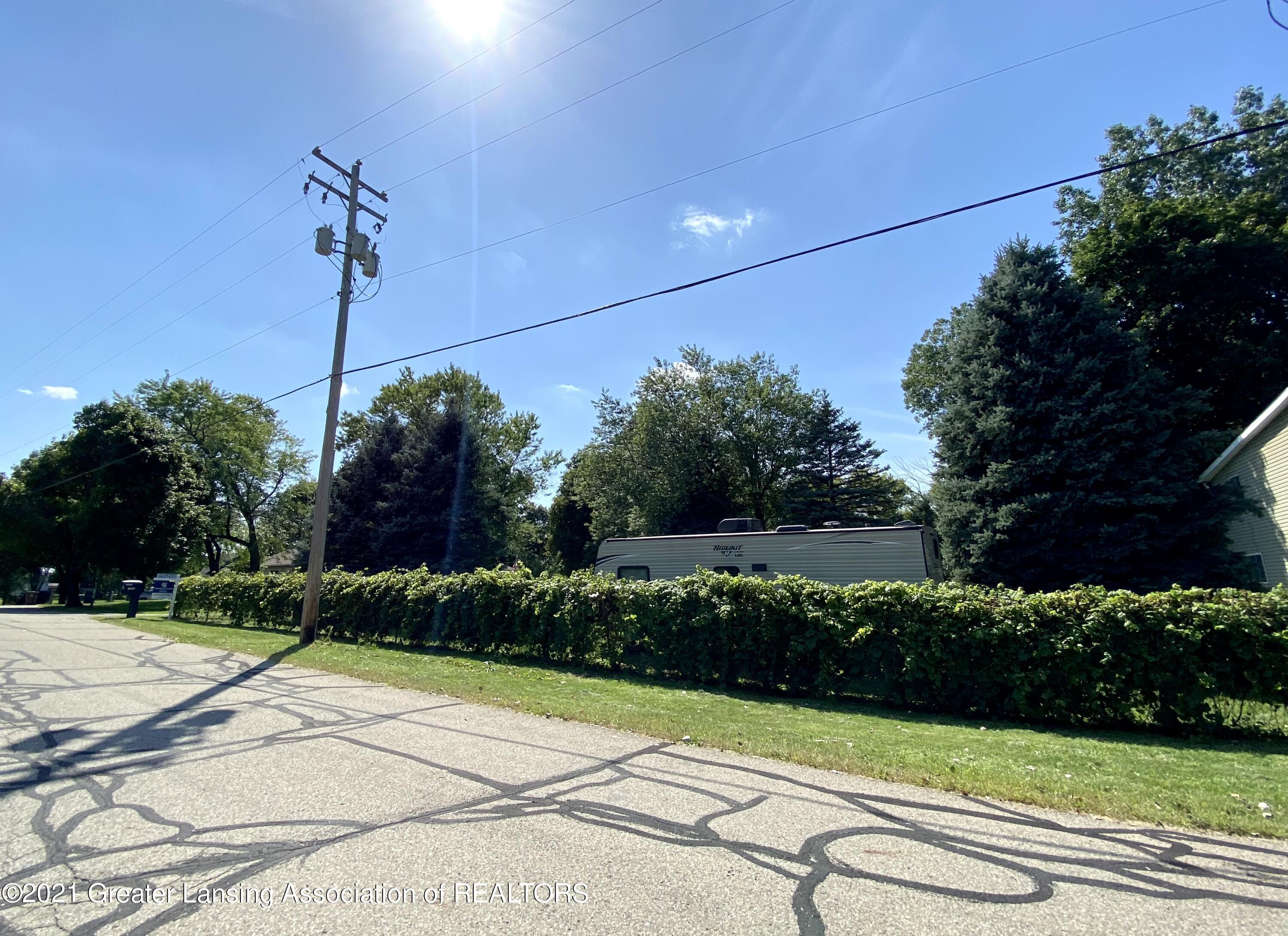 16074 Brook Road Lansing, MI 48906 - Photo 36 of 40 Private yard