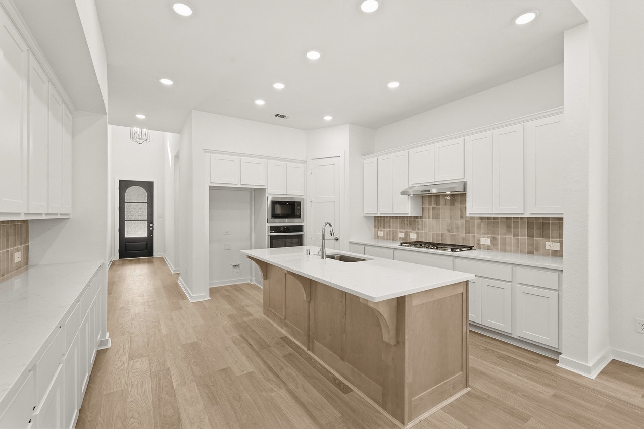 13039 Wandering Rdg Lane Conroe, TX 77302 - Photo 2 of 25 Kitchen