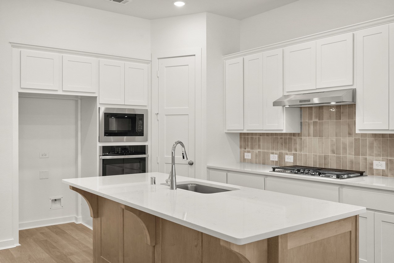 13039 Wandering Rdg Lane Conroe, TX 77302 - Photo 3 of 25 Kitchen