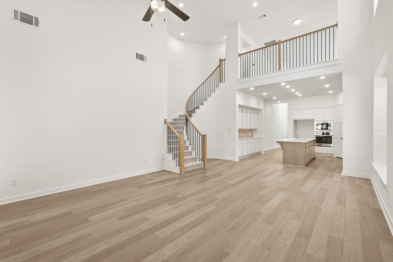 13039 Wandering Rdg Lane Conroe, TX 77302 - Photo 5 of 25 Family Room/Dining Room