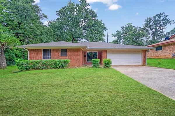 $1,700 | 118 East Florence Street, Denison, TX 75021