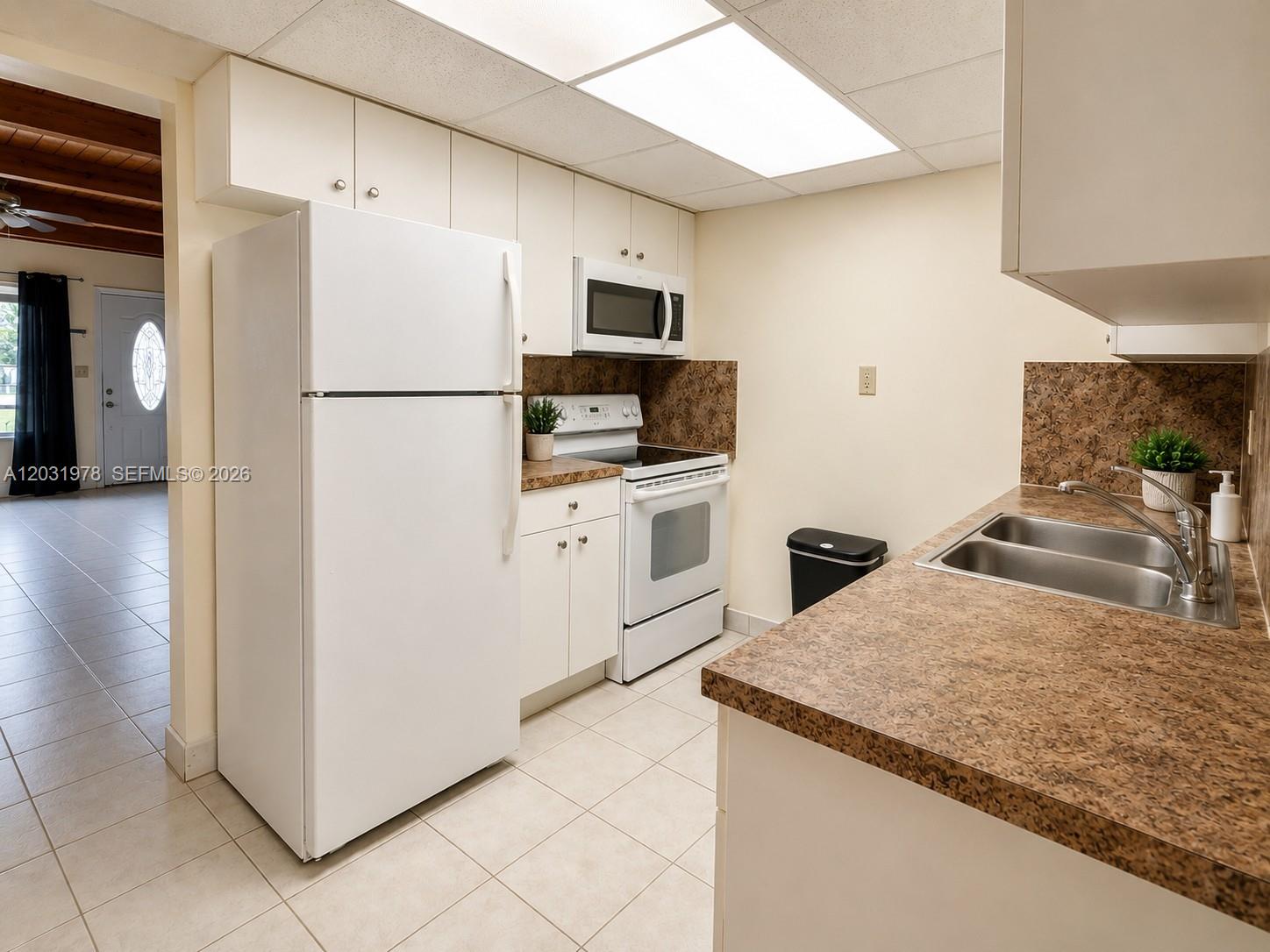3719 Riverside Drive Coral Springs, FL 33065 - Photo 7 of 19