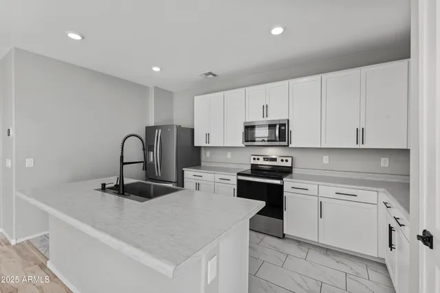 $370,000 | 613 East Elm Lane, Avondale, AZ 85323