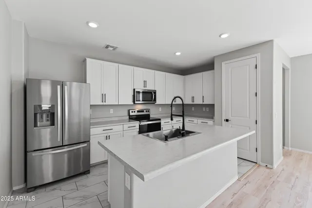 $370,000 | 613 East Elm Lane, Avondale, AZ 85323