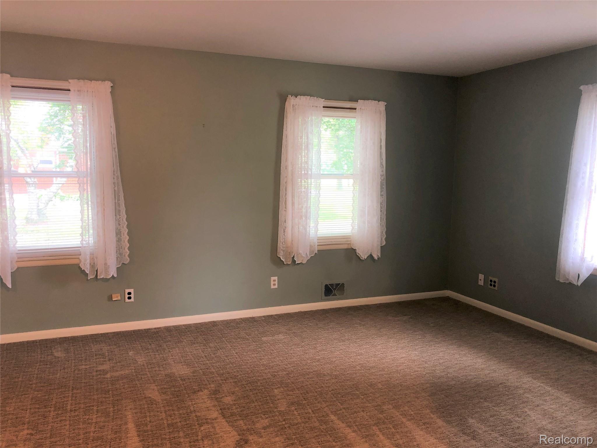 6281 Perry Road Grand Blanc, MI 48439 - Photo 19 of 24 Perry master bedroom (2).jpg