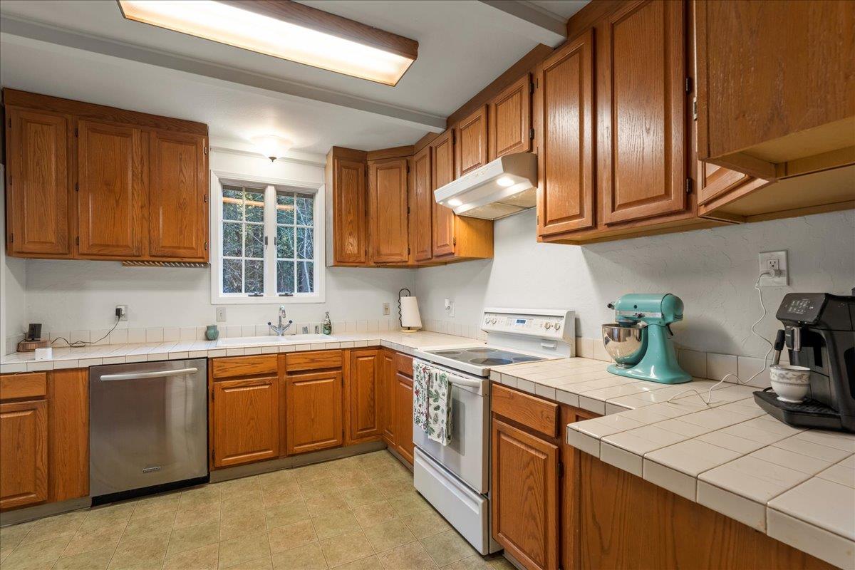 20246 Gist Road Los Gatos, CA 95033 - Photo 11 of 35