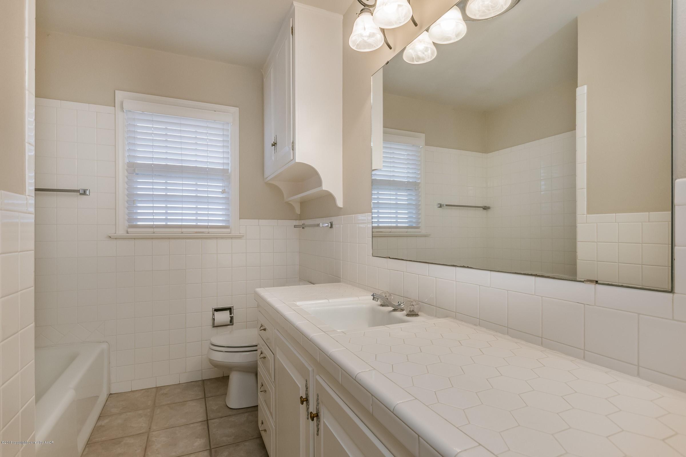 6108 Gainsborough Road Amarillo, TX 79106 - Photo 14 of 21 015_Hall Bathroom