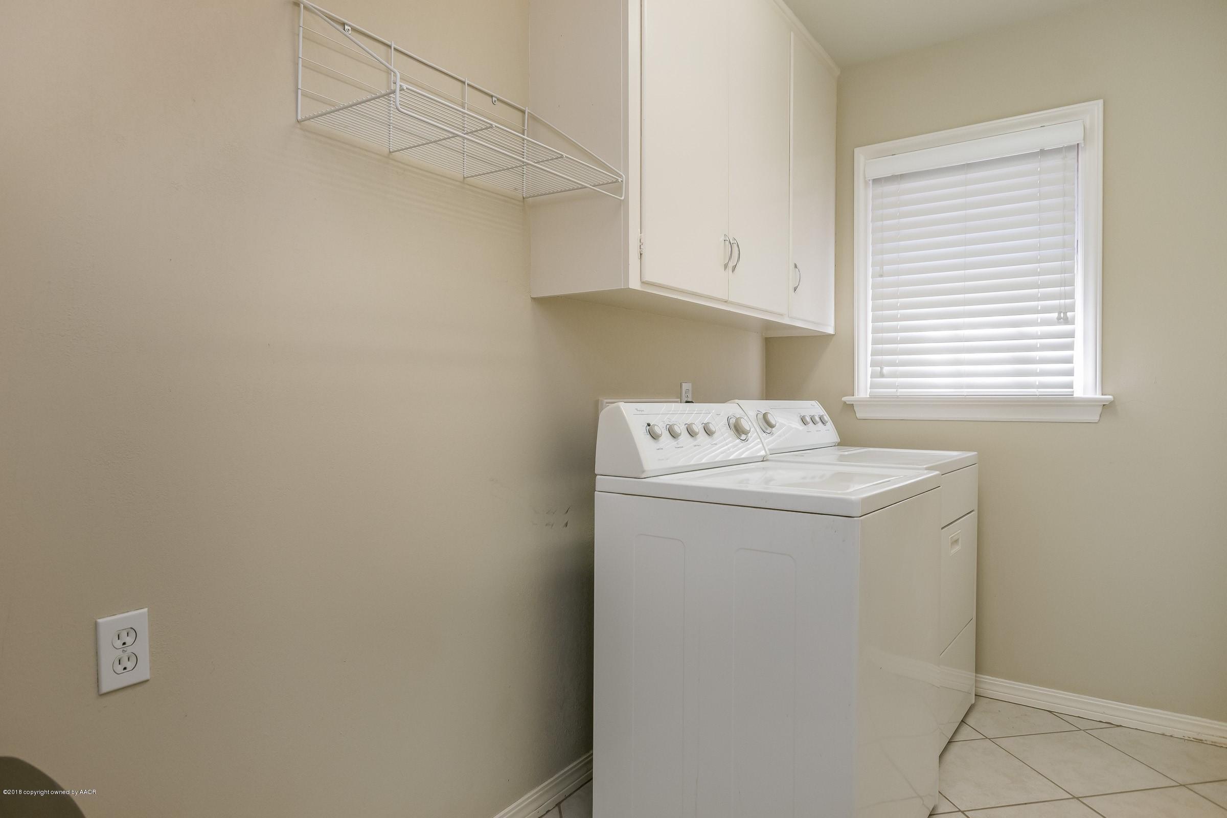 6108 Gainsborough Road Amarillo, TX 79106 - Photo 17 of 21 010_Utility Room