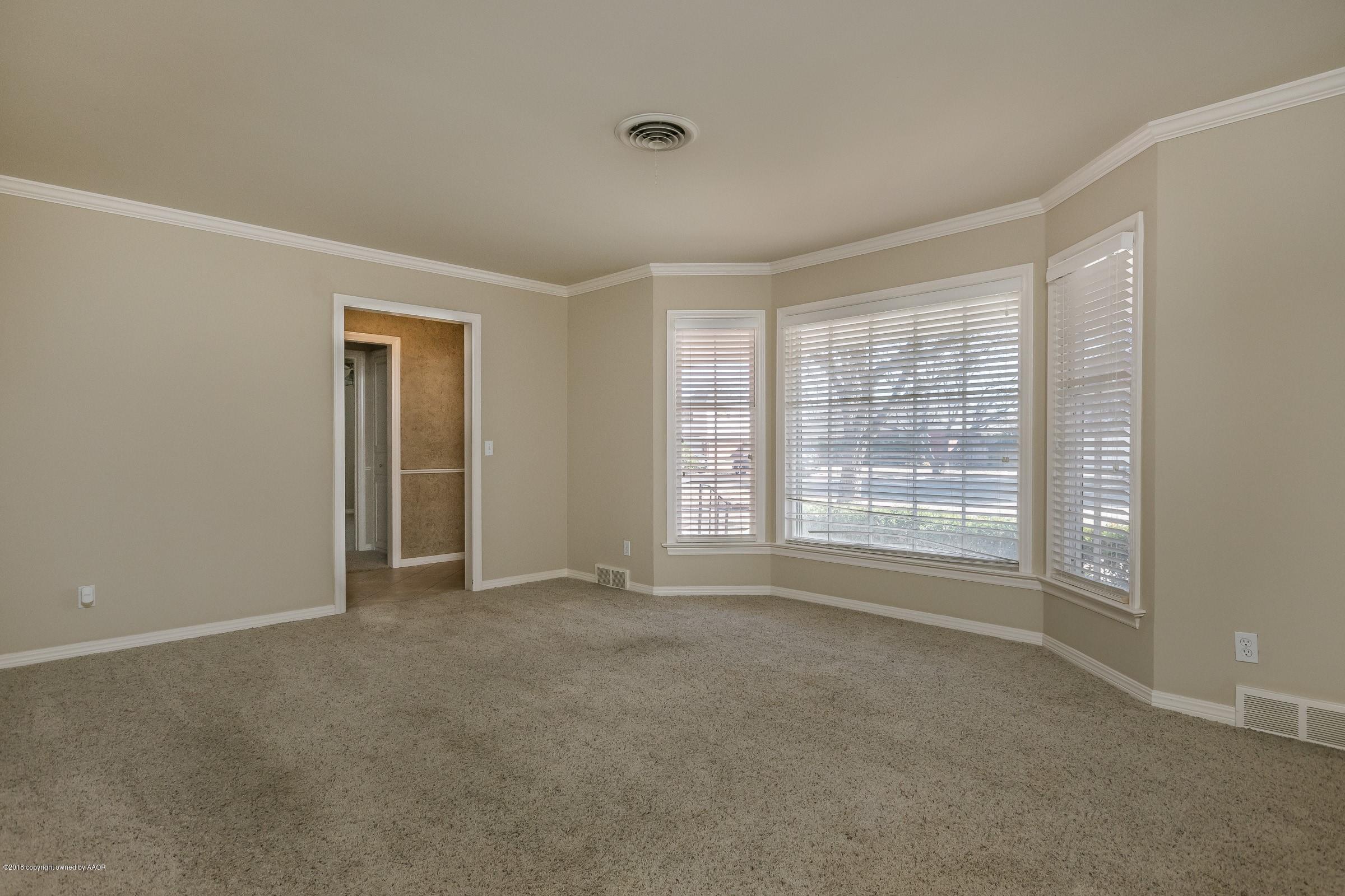6108 Gainsborough Road Amarillo, TX 79106 - Photo 4 of 21 003_Formal Living Room