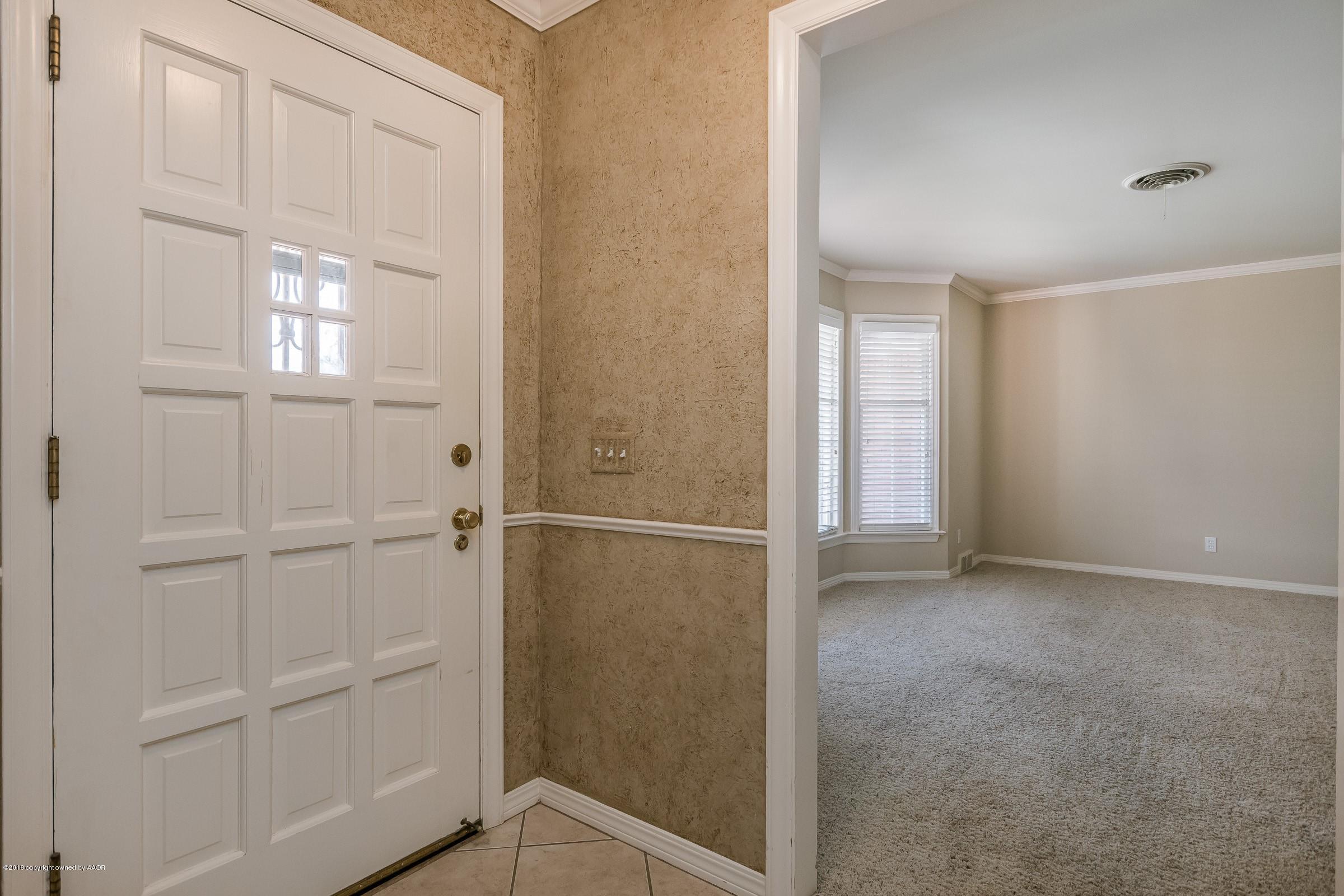 6108 Gainsborough Road Amarillo, TX 79106 - Photo 5 of 21 002_Entry