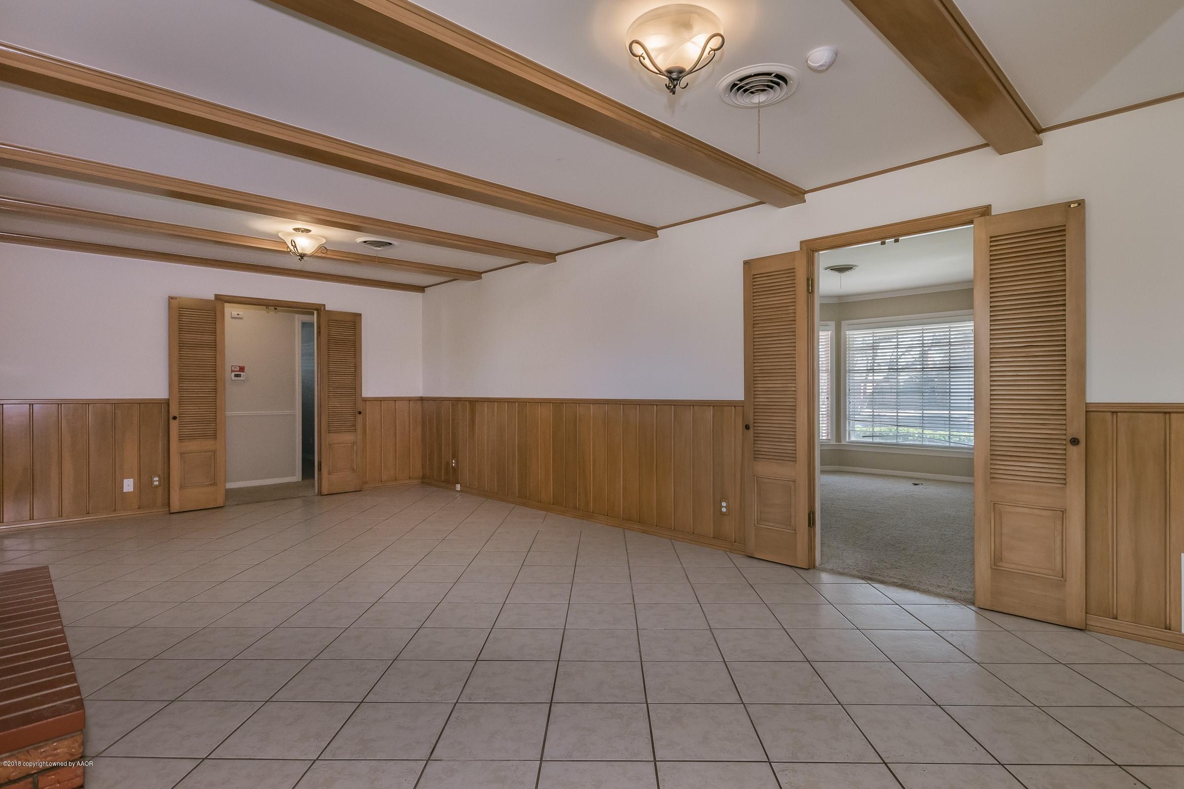 6108 Gainsborough Road Amarillo, TX 79106 - Photo 6 of 21 005_Living Room-2