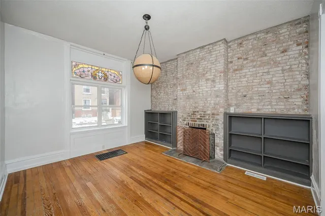 $299,000 | 2646 Nebraska Avenue, St. Louis, MO 63118