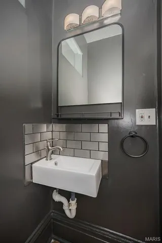 $299,000 | 2646 Nebraska Avenue, St. Louis, MO 63118