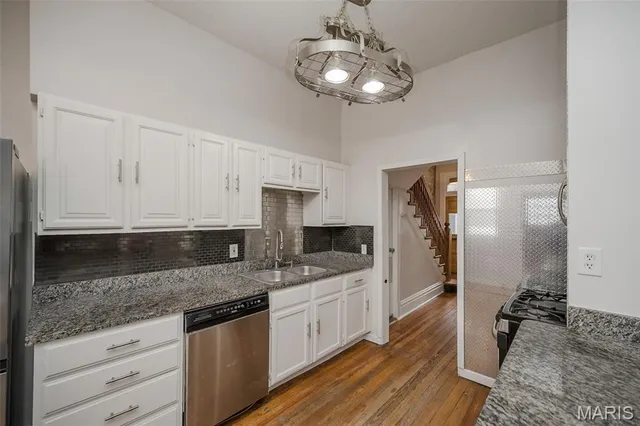 $299,000 | 2646 Nebraska Avenue, St. Louis, MO 63118