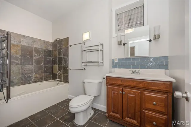 $299,000 | 2646 Nebraska Avenue, St. Louis, MO 63118