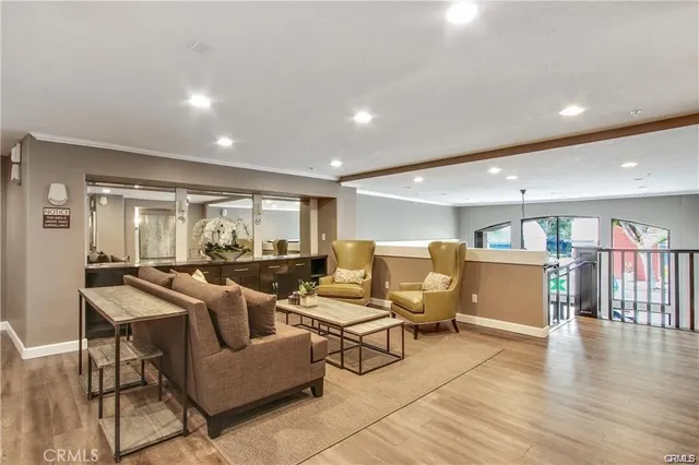 $2,798 | 838 Pine Avenue, Unit 402, Long Beach, CA 90813