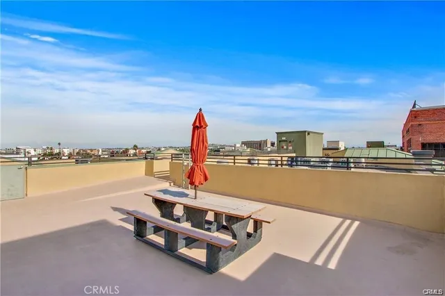 $2,798 | 838 Pine Avenue, Unit 402, Long Beach, CA 90813