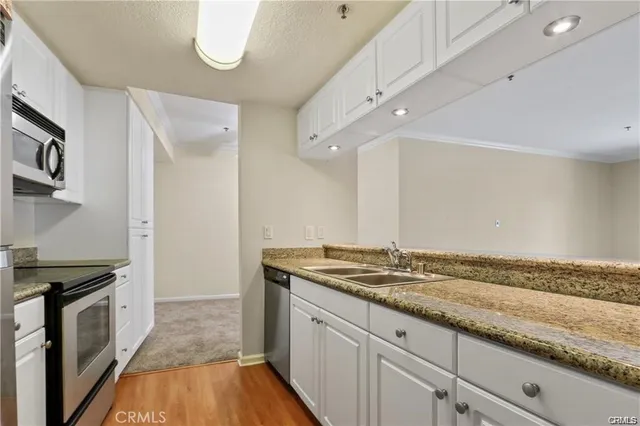 $2,798 | 838 Pine Avenue, Unit 402, Long Beach, CA 90813