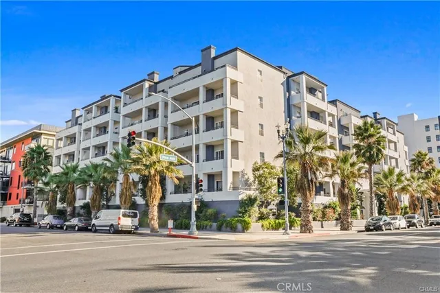 $2,798 | 838 Pine Avenue, Unit 402, Long Beach, CA 90813