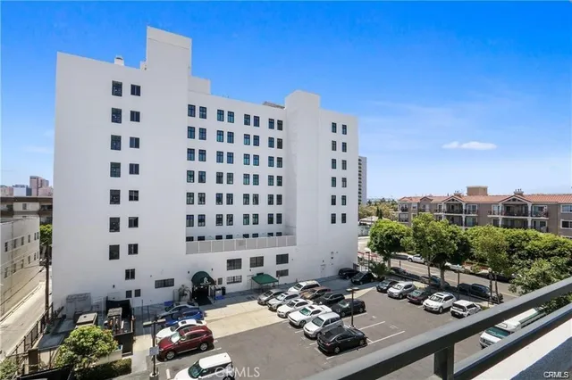 $2,798 | 838 Pine Avenue, Unit 402, Long Beach, CA 90813
