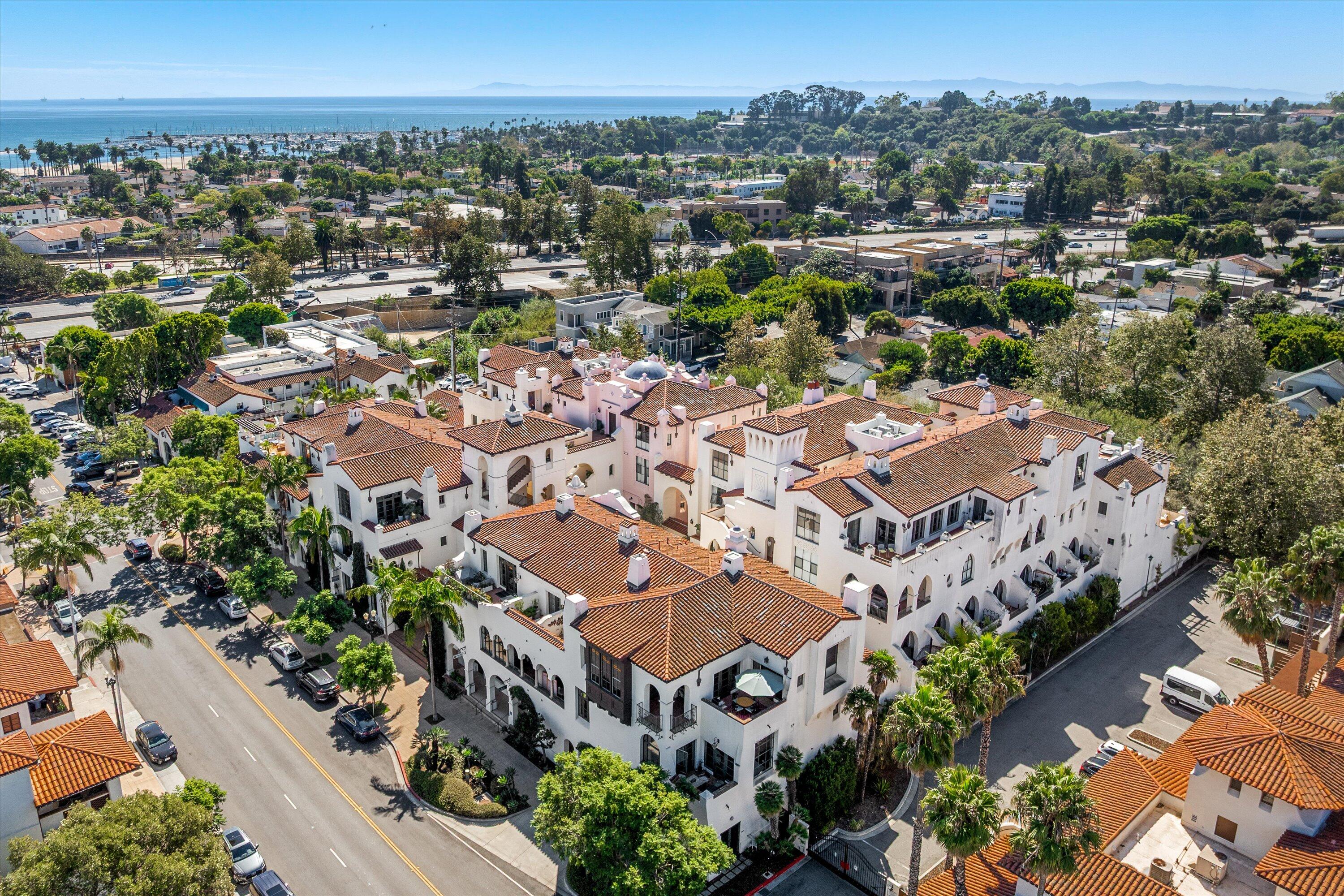 401 Chapala Street, Unit 214 Santa Barbara, CA 93101 - Photo 28 of 31 an aerial view of multiple house