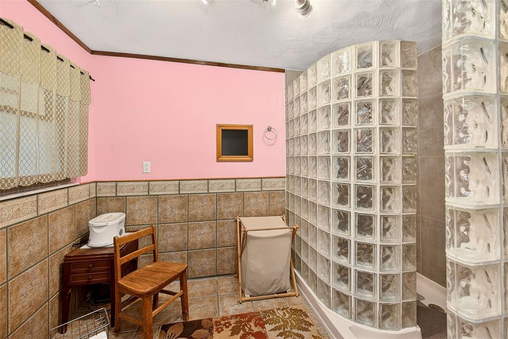 2635 North Dover Road Dover, FL 33527 - Photo 40 of 84 a bathroom with a bathtub and shower