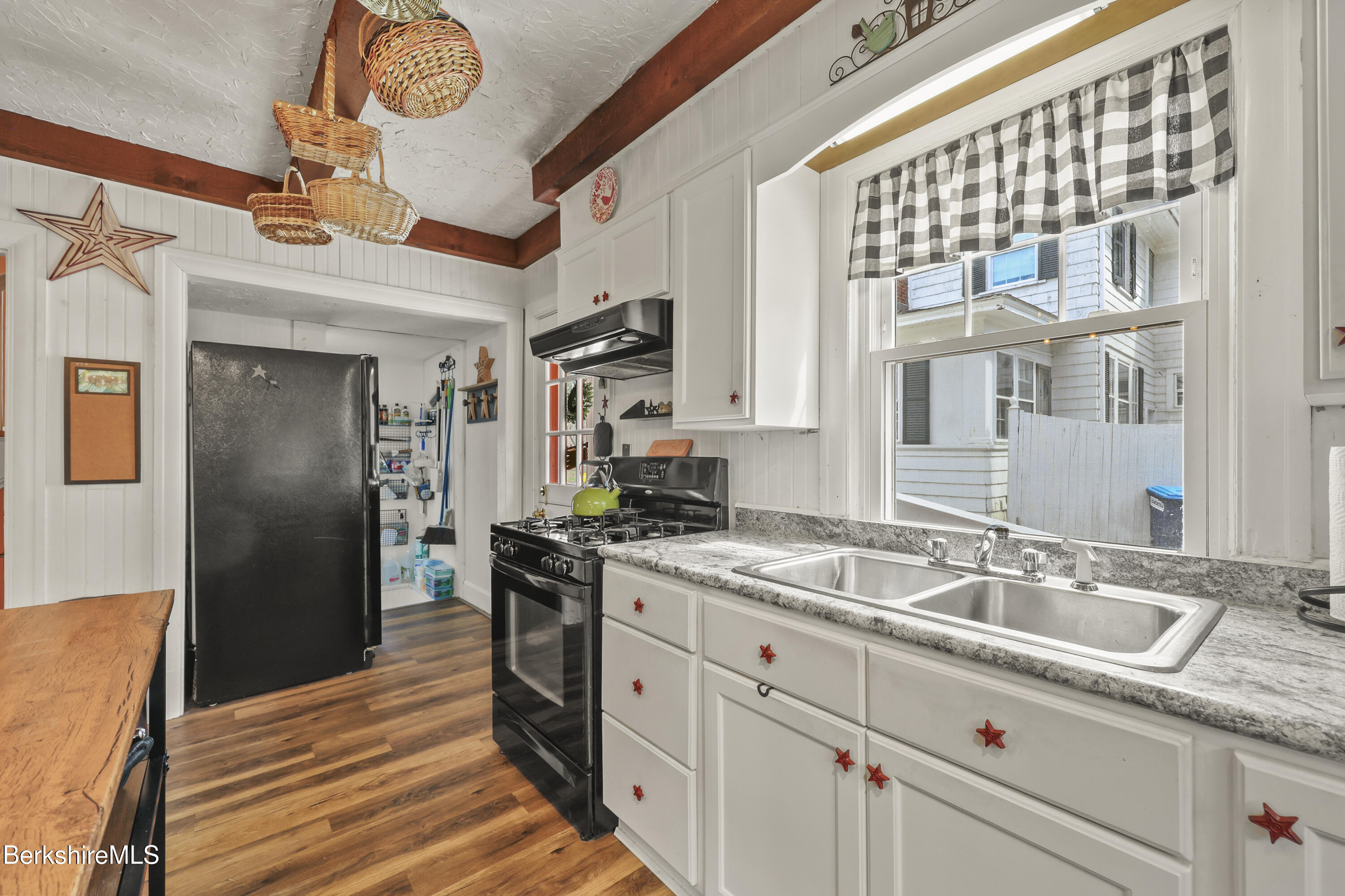 133 Pomeroy Avenue Pittsfield, MA 01201 - Photo 15 of 50 kitchen