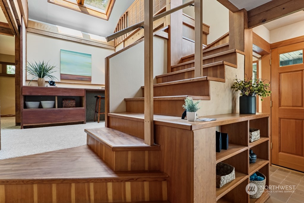 5610 Cape George Road Port Townsend, WA 98368 - Photo 11 of 37 a view of entryway and hall