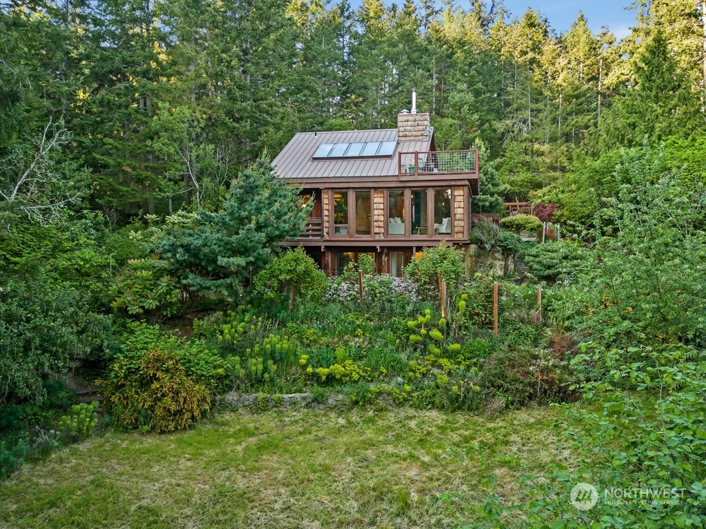 5610 Cape George Road Port Townsend, WA 98368 - Photo 33 of 37 a view of a house with a small yard and large trees