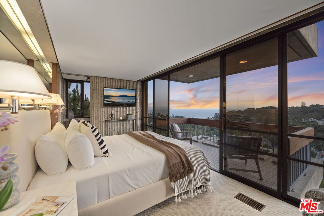 407 Upper Mesa Road Santa Monica, CA 90402 - Photo 17 of 54