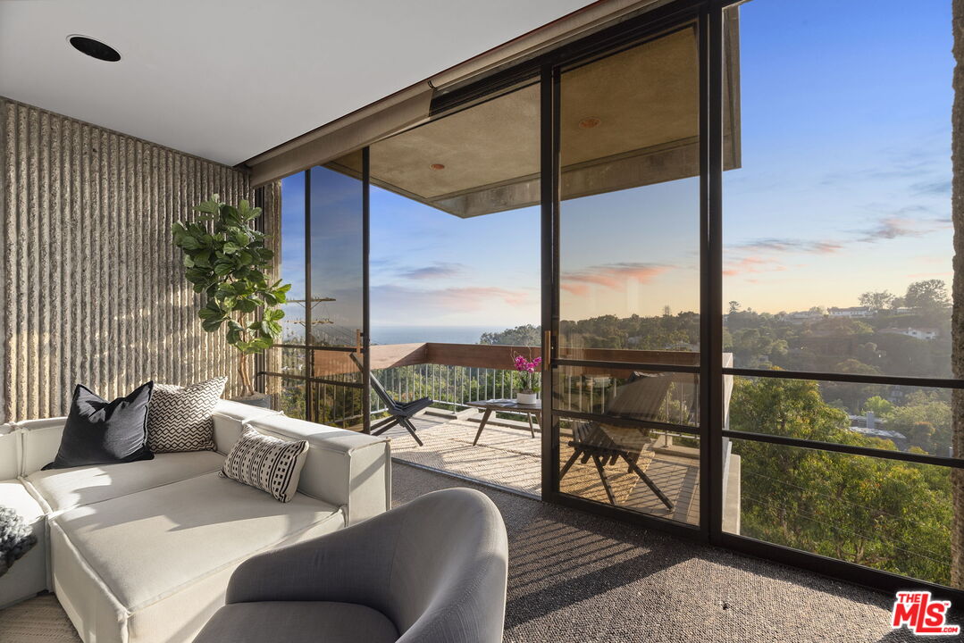 407 Upper Mesa Road Santa Monica, CA 90402 - Photo 20 of 54