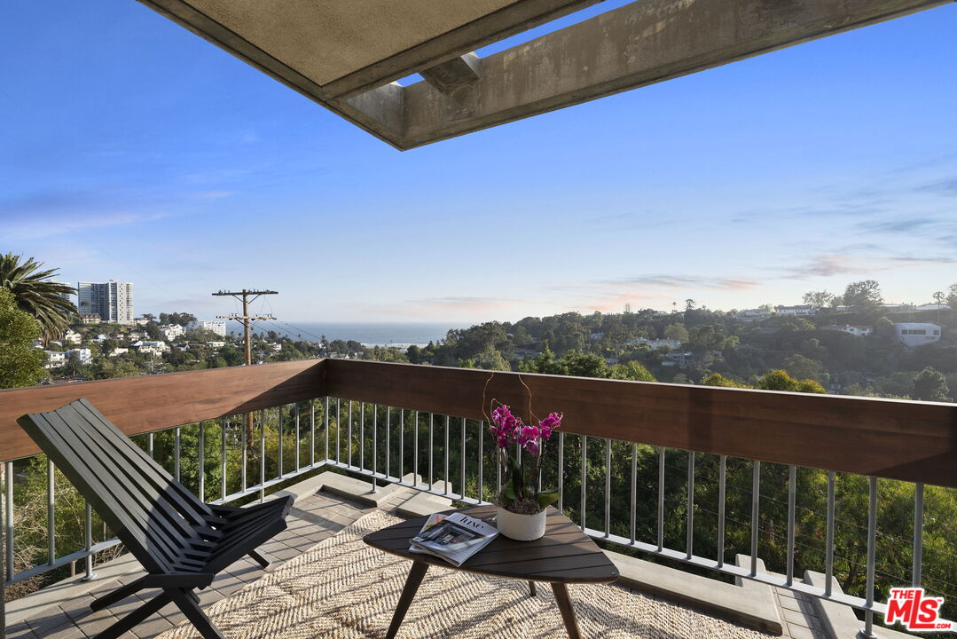 407 Upper Mesa Road Santa Monica, CA 90402 - Photo 22 of 54