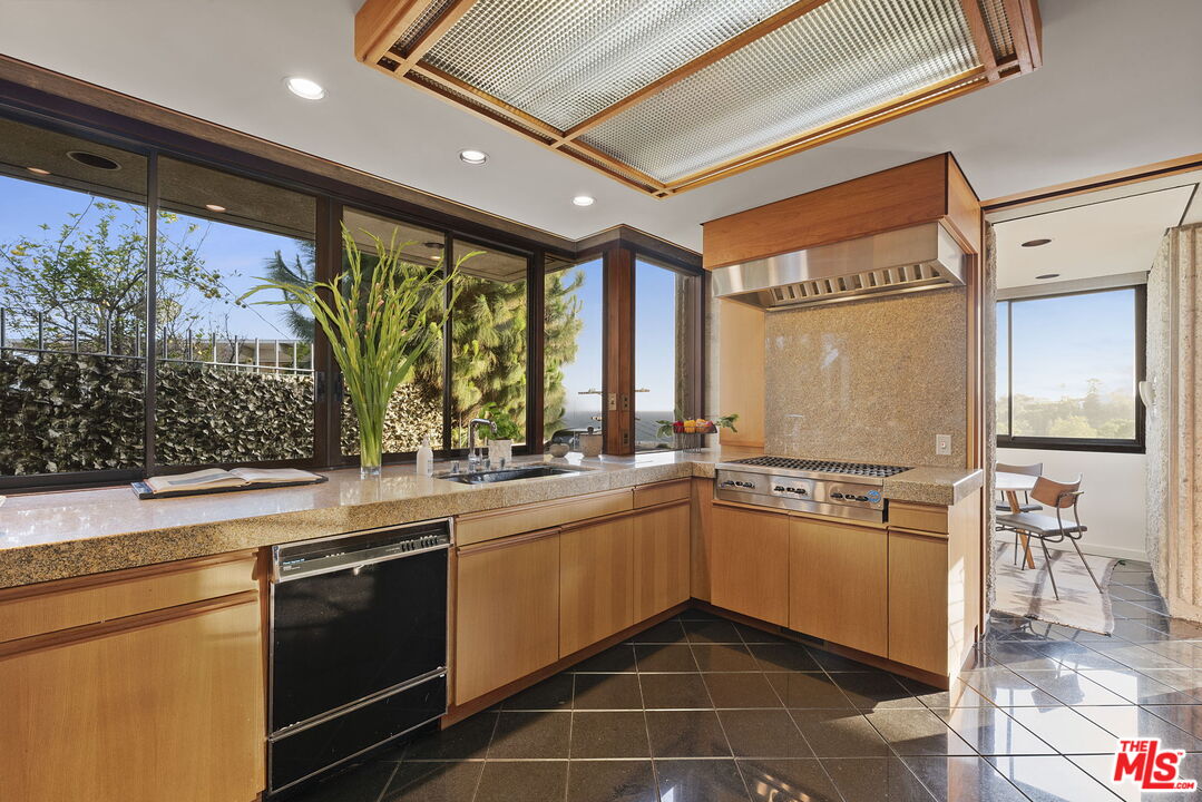 407 Upper Mesa Road Santa Monica, CA 90402 - Photo 24 of 54