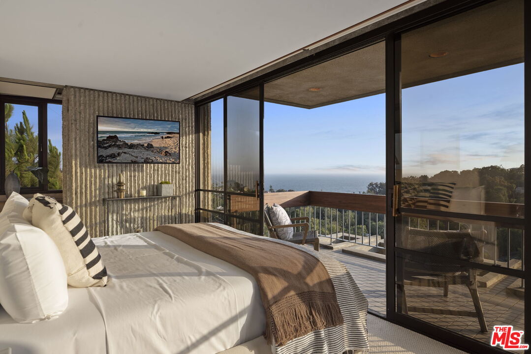 407 Upper Mesa Road Santa Monica, CA 90402 - Photo 26 of 54 a bedroom with a large bed and a balcony view