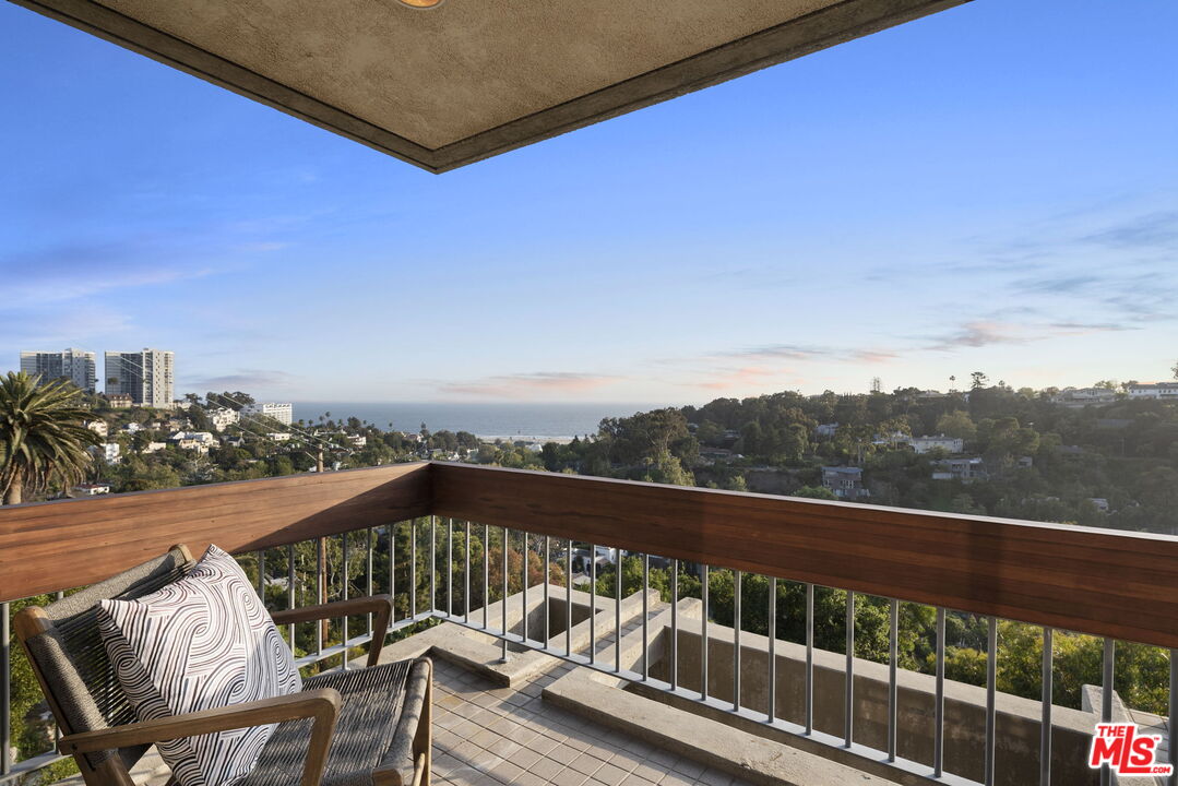 407 Upper Mesa Road Santa Monica, CA 90402 - Photo 28 of 54