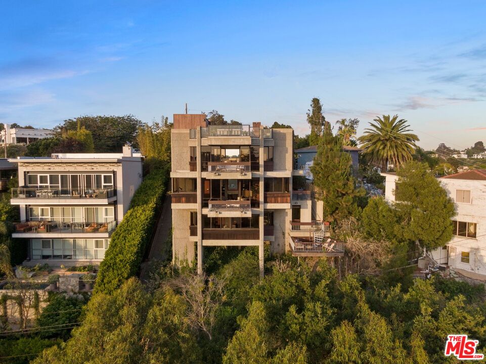 407 Upper Mesa Road Santa Monica, CA 90402 - Photo 8 of 54