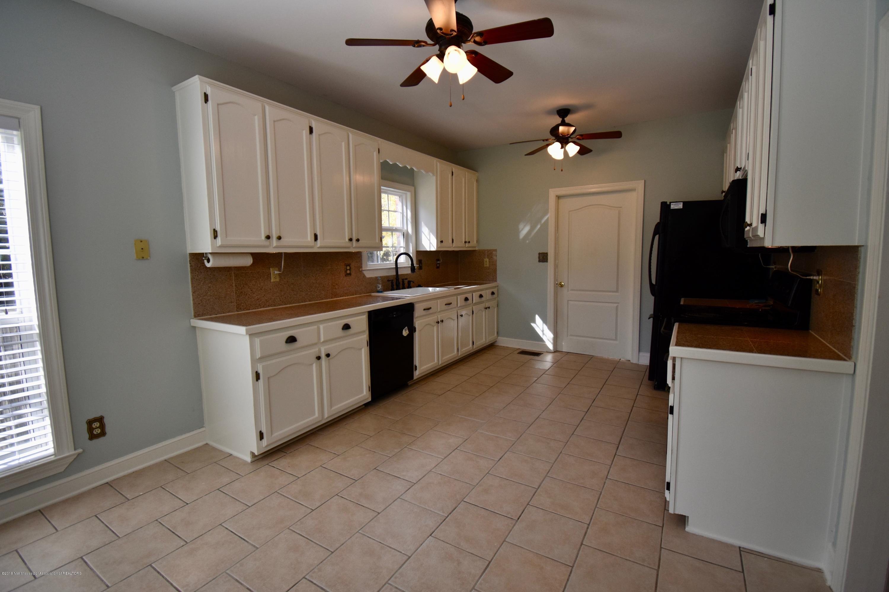 2750 Dean Road Nesbit, MS 38651 - Photo 15 of 28 Kitchen