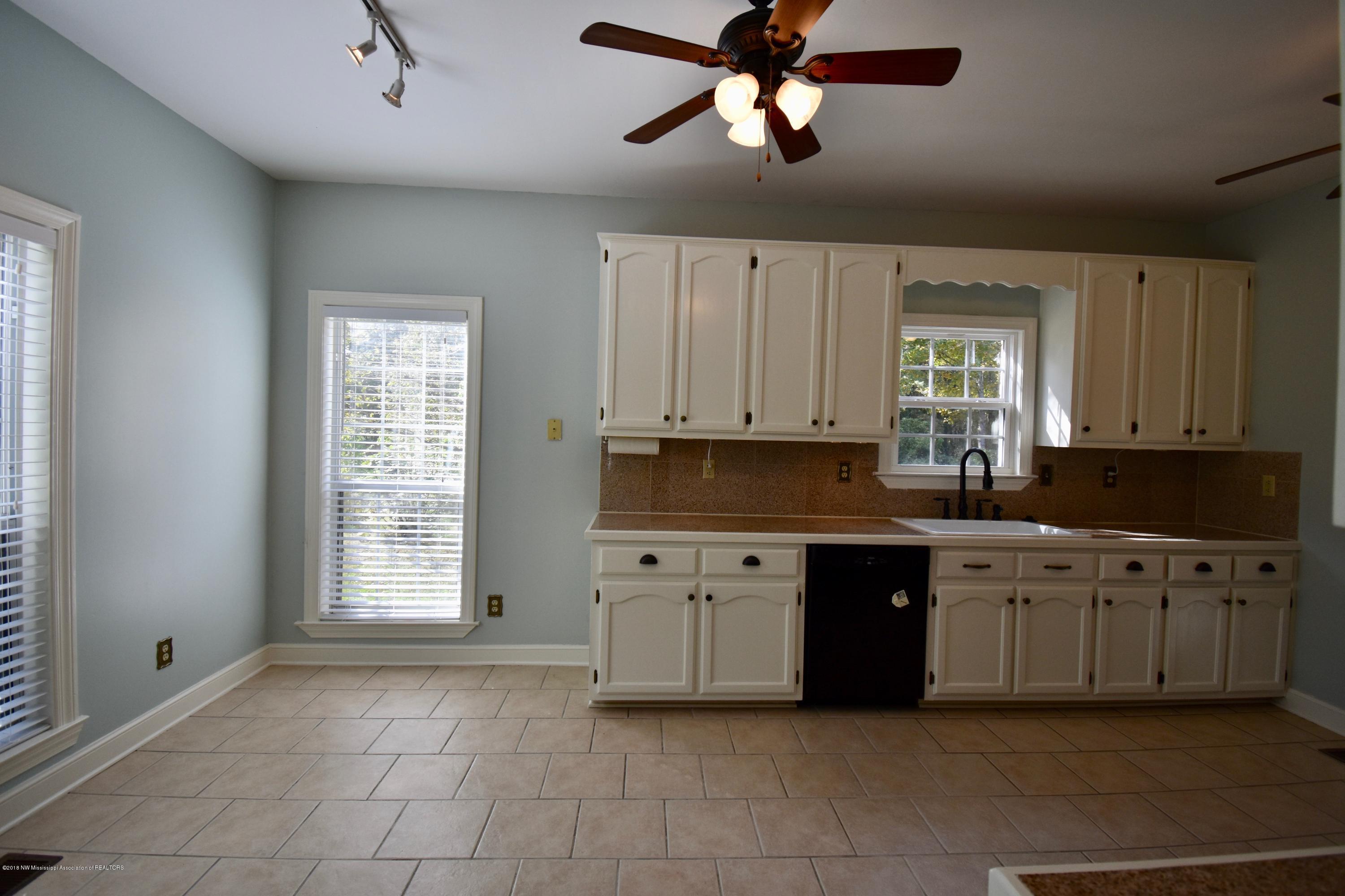 2750 Dean Road Nesbit, MS 38651 - Photo 16 of 28 Kitchen/Breakfast Room
