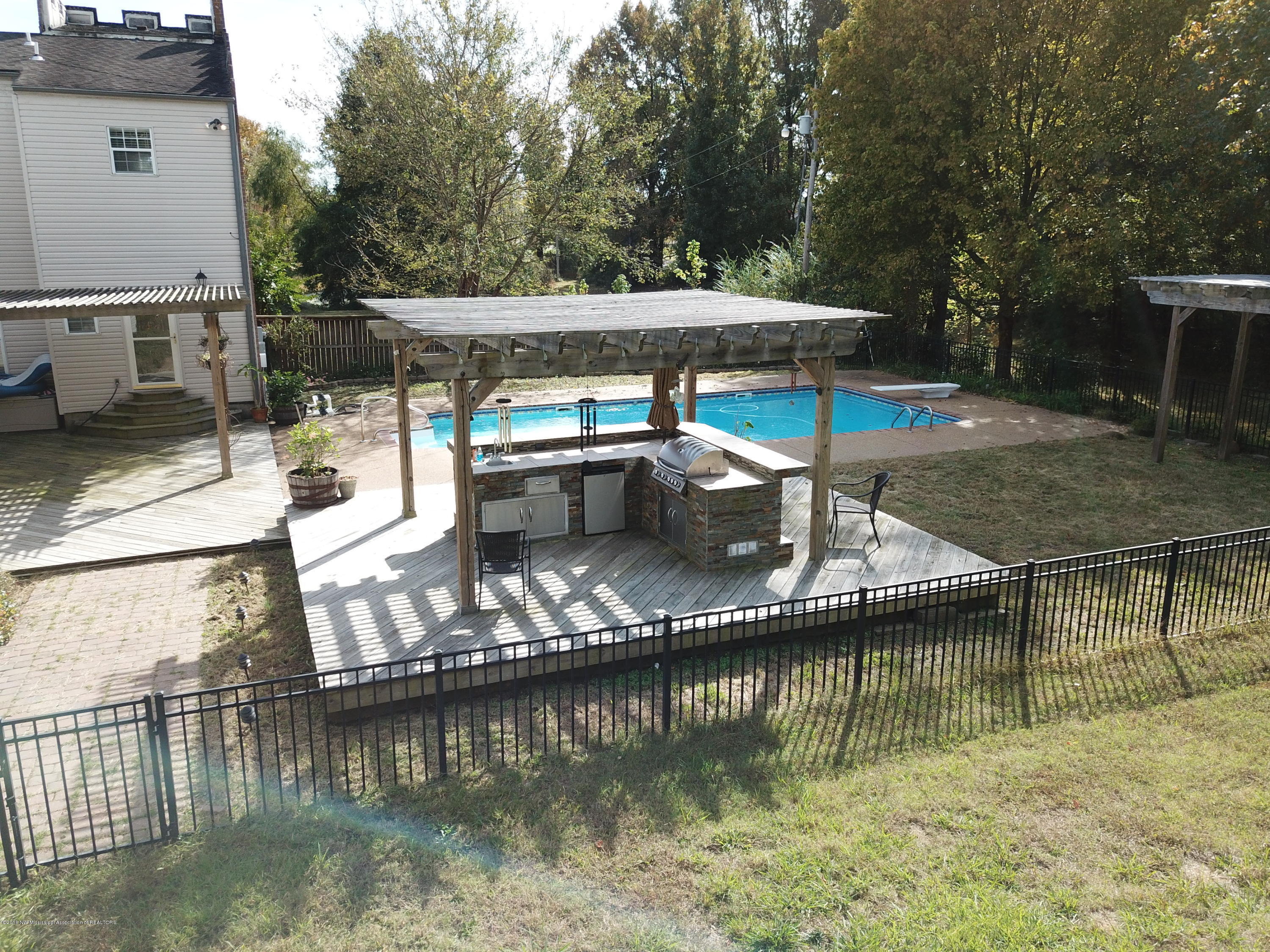 2750 Dean Road Nesbit, MS 38651 - Photo 4 of 28 Pool/Outdoor kitchen