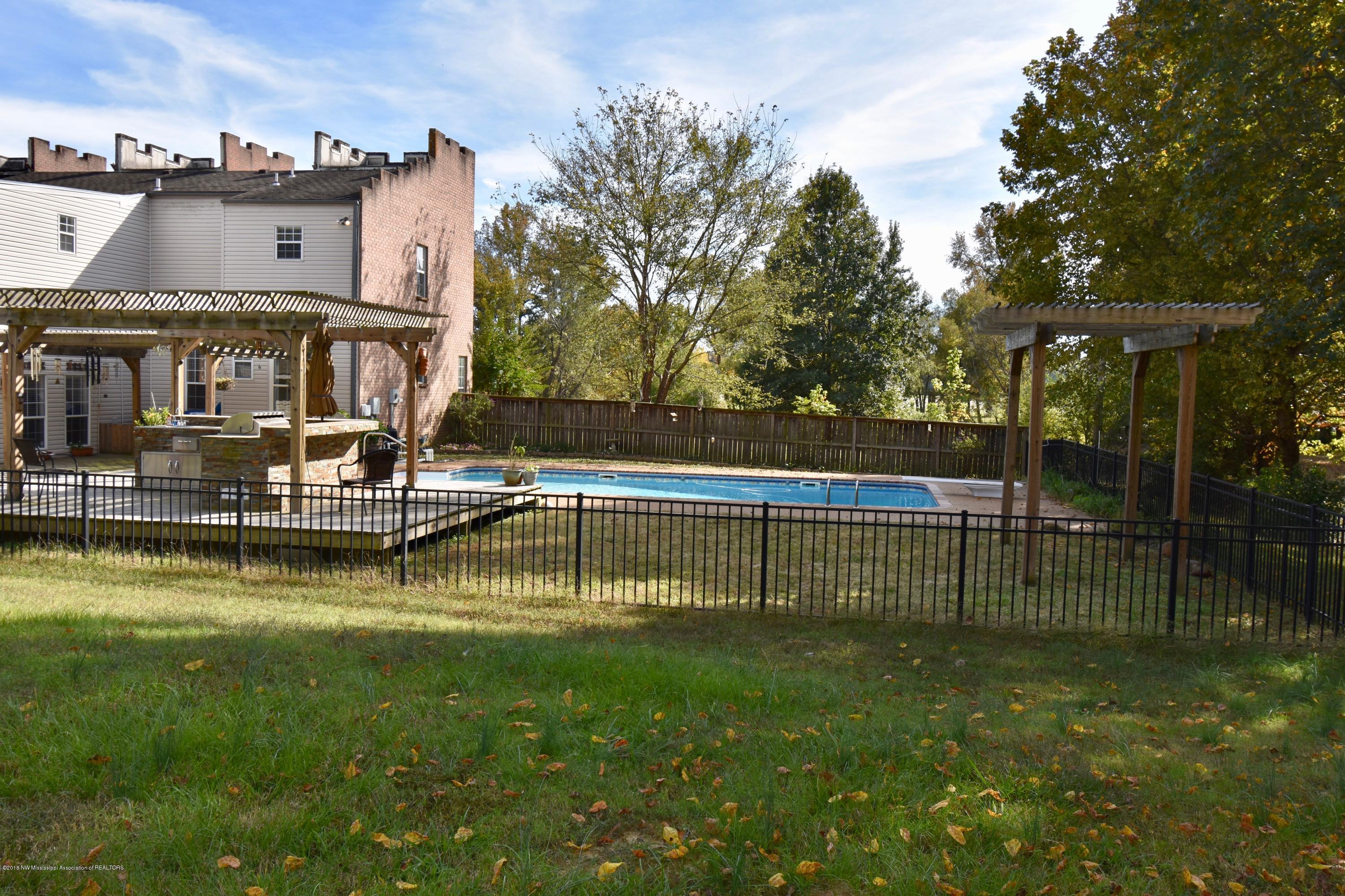2750 Dean Road Nesbit, MS 38651 - Photo 9 of 28 Pool/Outdoor kitchen