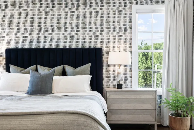 a view of a house with backyard and garden