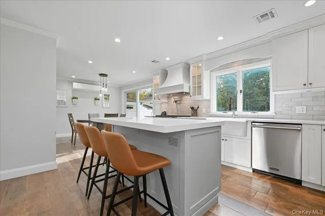 $849,999 | 16 Country Ln Drive, Kings Park, NY 11754