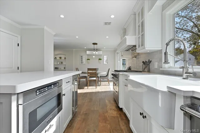 $849,999 | 16 Country Ln Drive, Kings Park, NY 11754