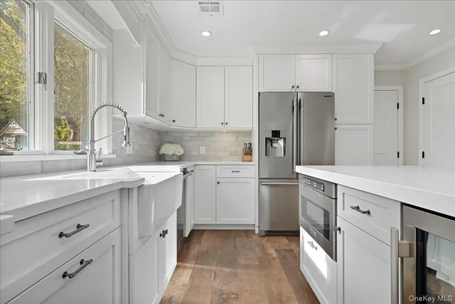 $849,999 | 16 Country Ln Drive, Kings Park, NY 11754