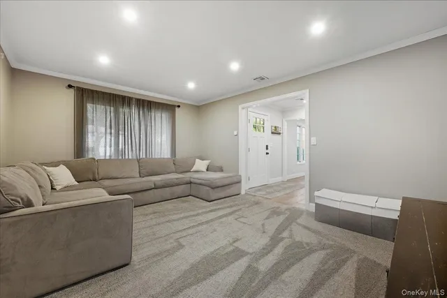 $849,999 | 16 Country Ln Drive, Kings Park, NY 11754